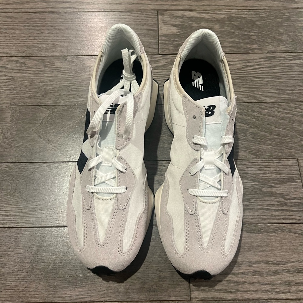 New Balance 327
Boys' Grade School (big kids size+1.5=womens size) - Picture 7 of 11